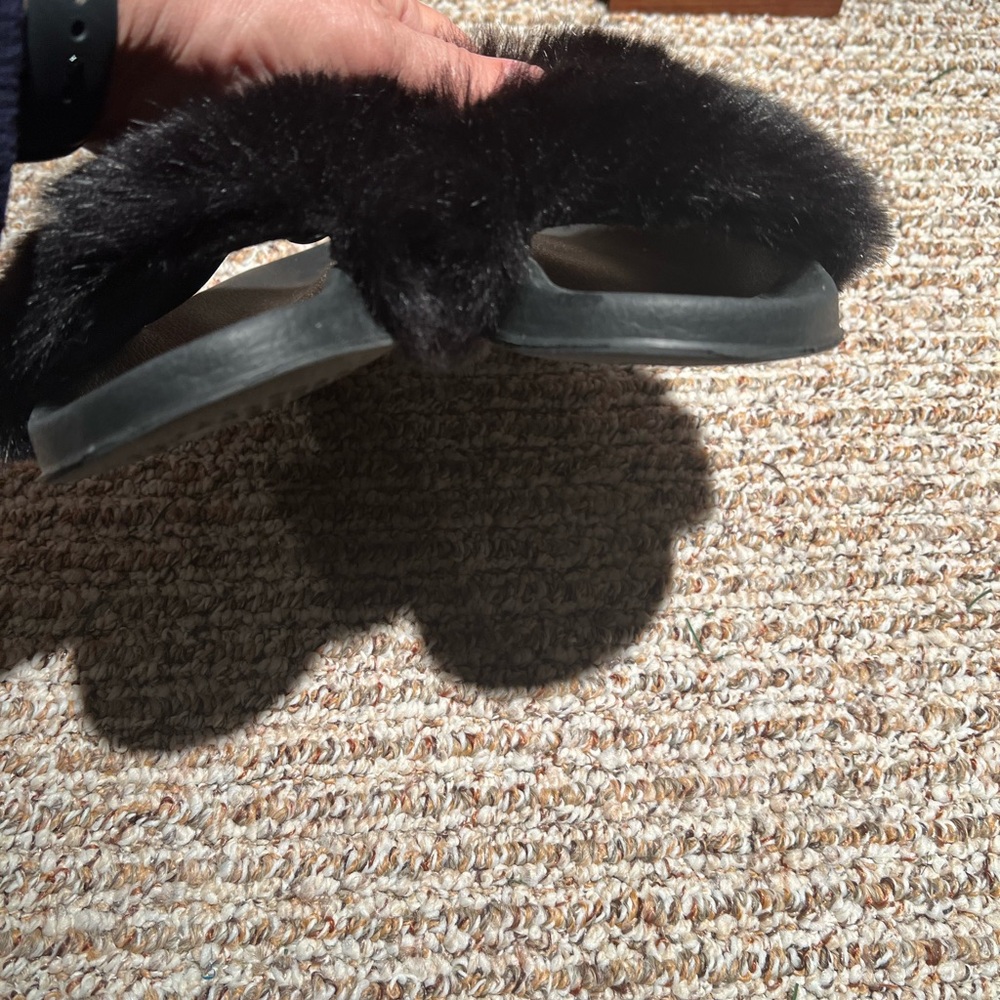 Faux fur slippers - Picture 2 of 7